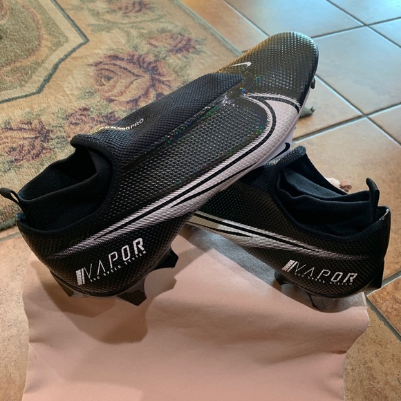 Athletic_Shoes